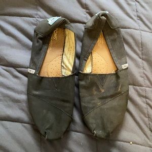 TOMS size 11.